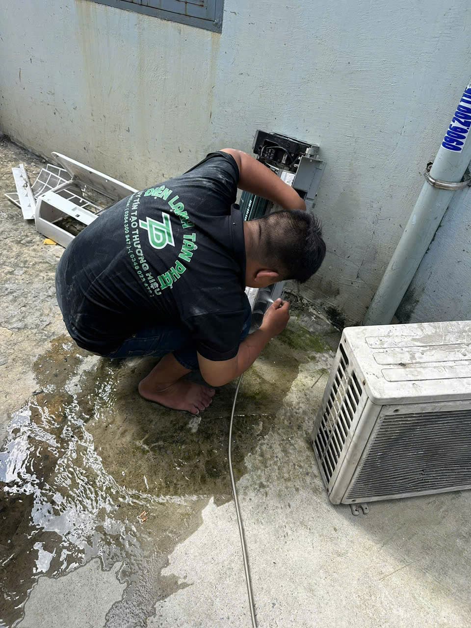 Sửa máy lạnh chảy nước